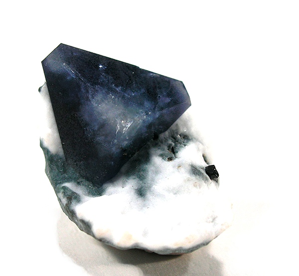 File:Benitoite-41672.jpg