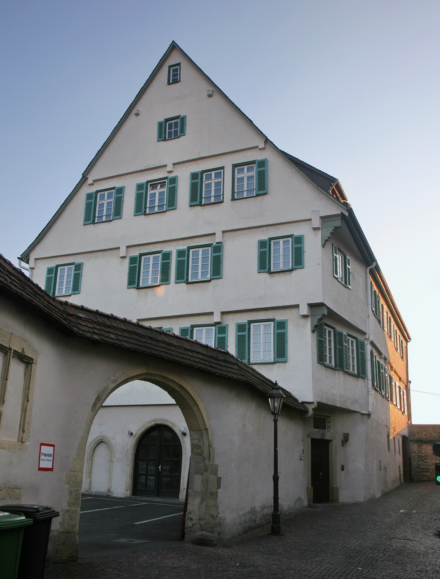 Amtsgericht Besigheim, Amtsgerichtsgasse 5 in Besigheim. Erste urkundliche Nennung des Anwesen ist E...