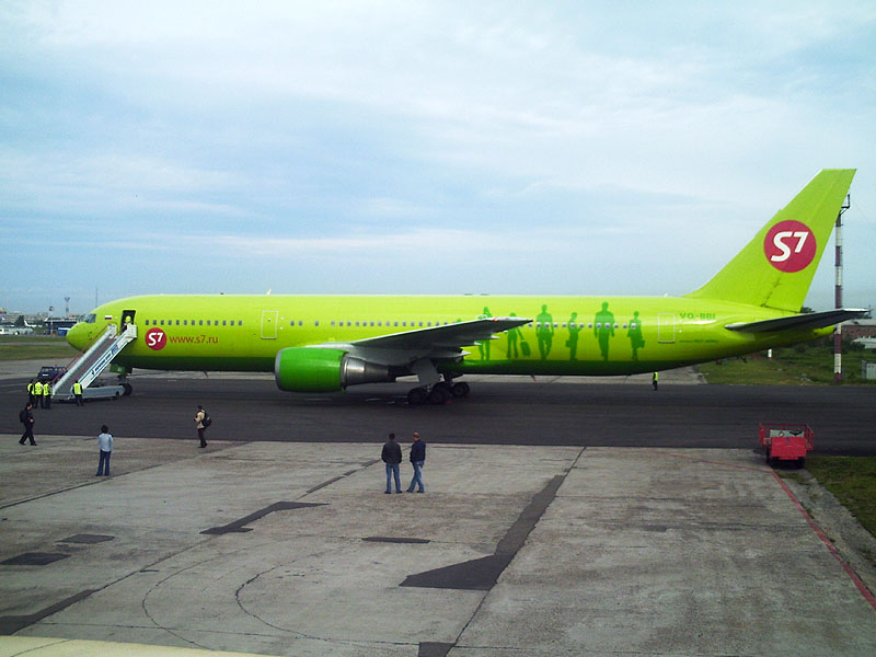 File:Boeing 767-300ER S7 Airlines in IKT 01.jpg