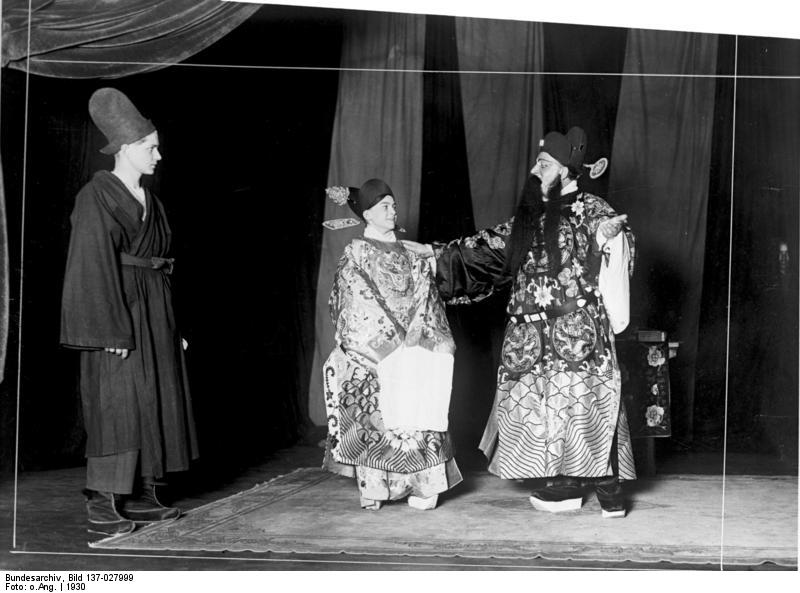 File:Bundesarchiv Bild 137-027999, Deutsche Aufführung eines chinesischen Lustspiels an der Reichsuniversität.jpg