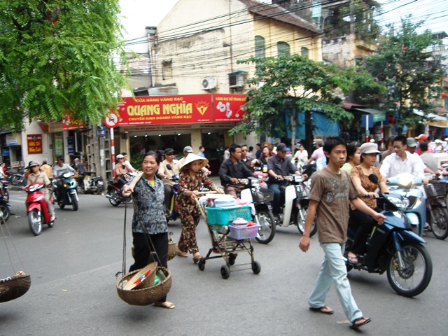 File:Busy street in Hanoi.JPG