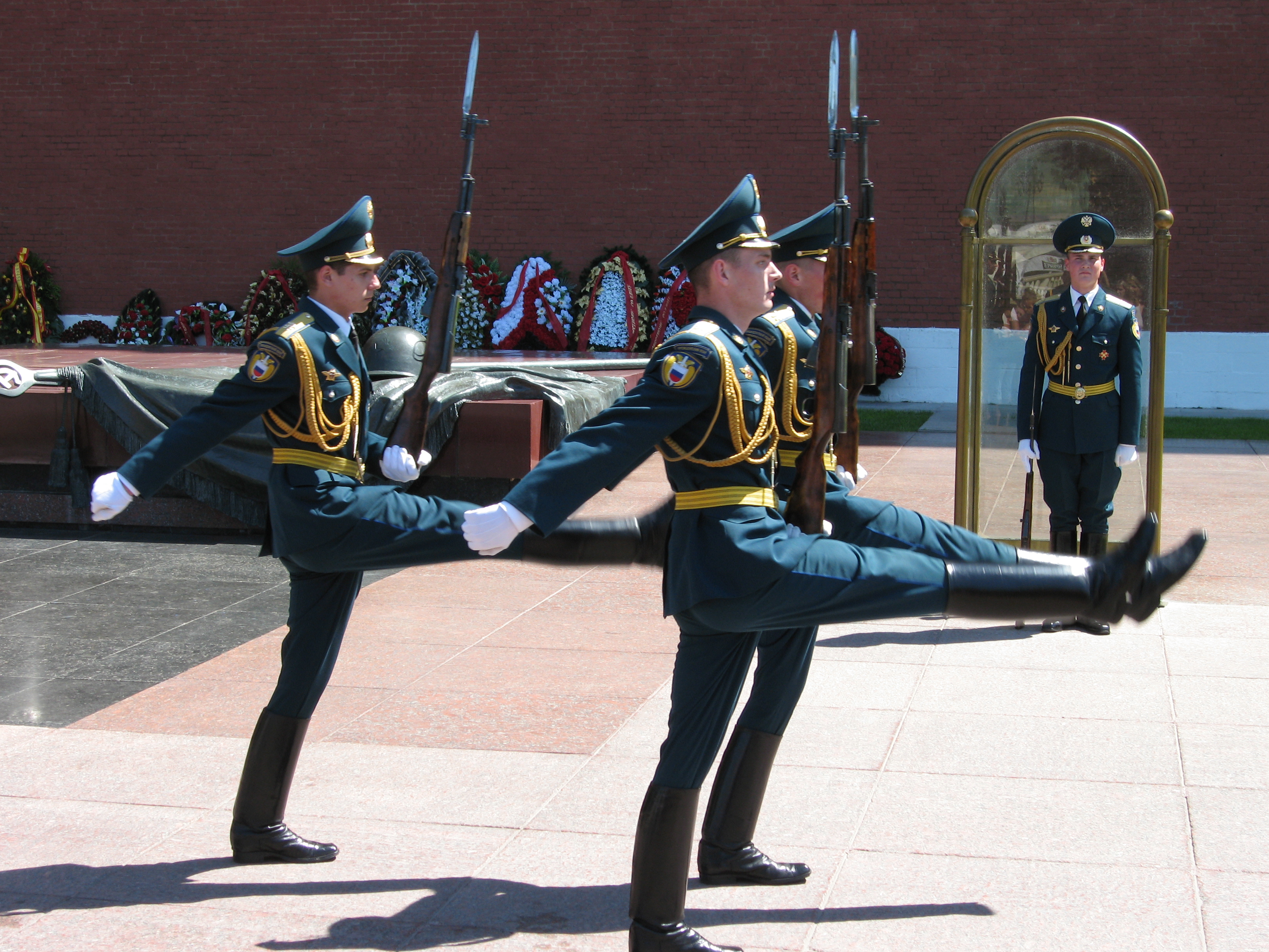 Changing_the_guards_kremlin.JPG