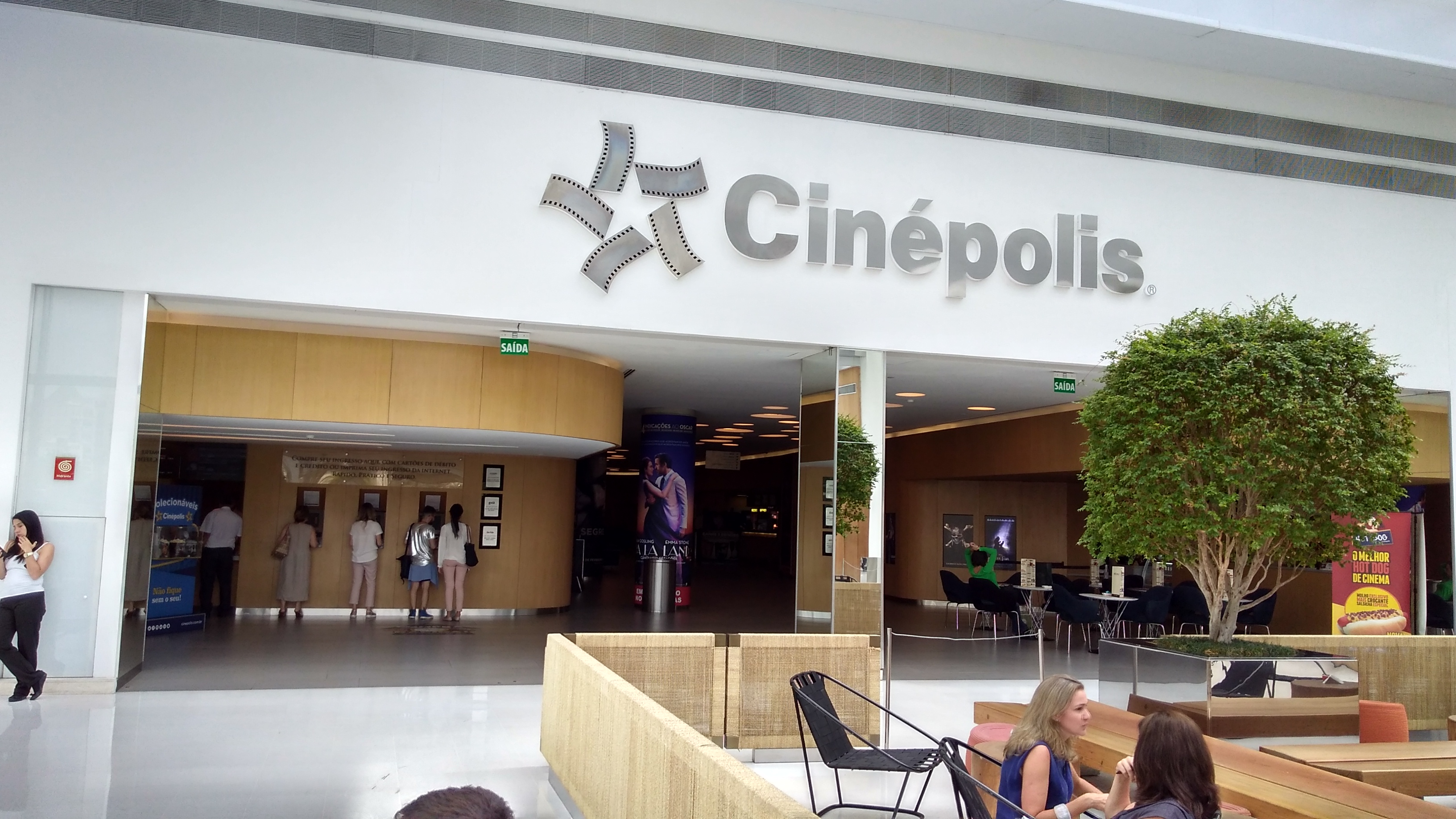 File:Cinepolis JK Iguatemi - Fachada 2.jpg - Wikimedia Commons