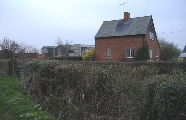 File:Cottage, at New House Farm - geograph.org.uk - 377603.jpg