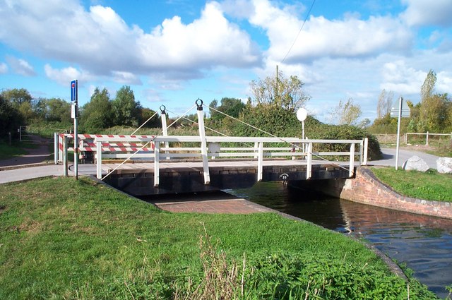 Crossways Swing Bridge at Huntworth - geograph.org.uk - 253067