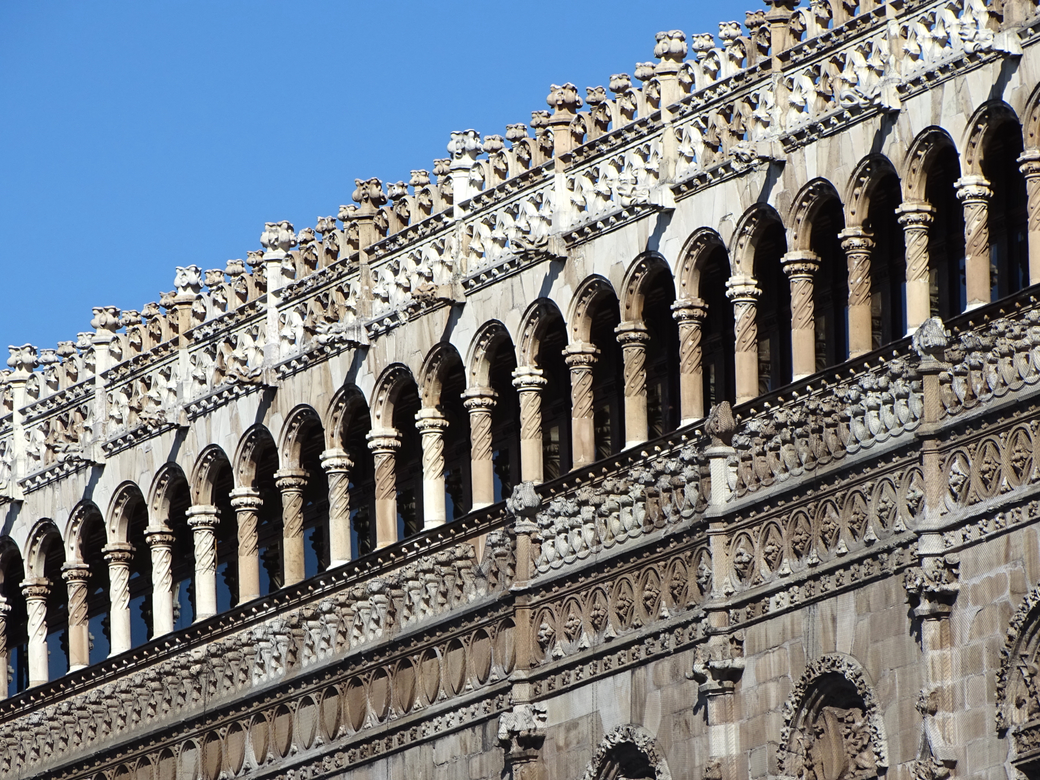 File:Detail of Facade - Central Post Office - Centro - Mexico City - Mexico  (32281938188).jpg - Wikimedia Commons