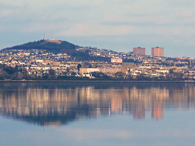 File:Dundee from over the Tay geograph-3335266-by-William-Starkey.jpg