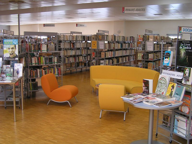 File:Espace détente Mediathèque Bellevue Brest.jpg