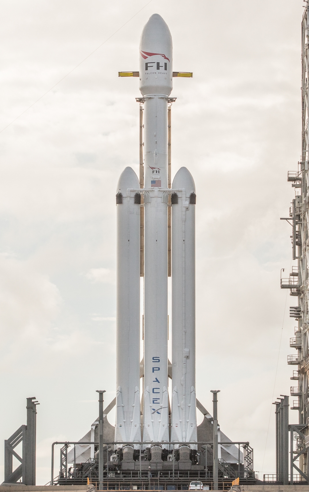 Resultado de imagem para Falcon Heavy