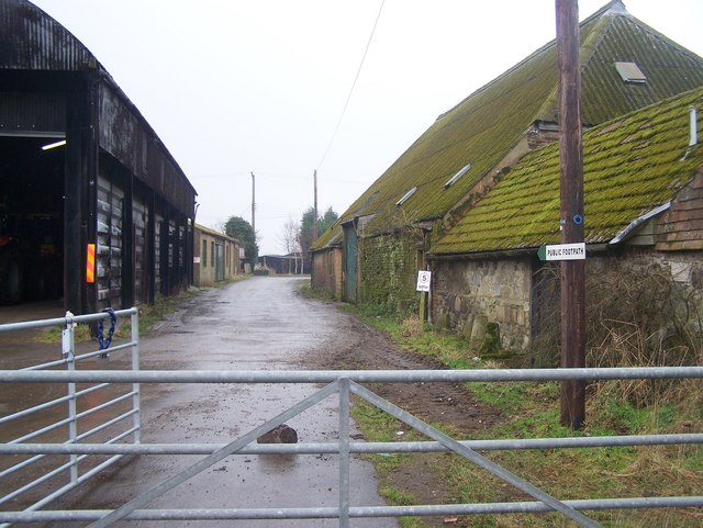 File:Footpath in Grove End Farm - geograph.org.uk - 1125981.jpg