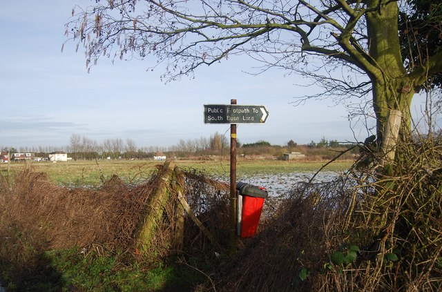 File:Footpath off Meresborough Rd - geograph.org.uk - 3367862.jpg