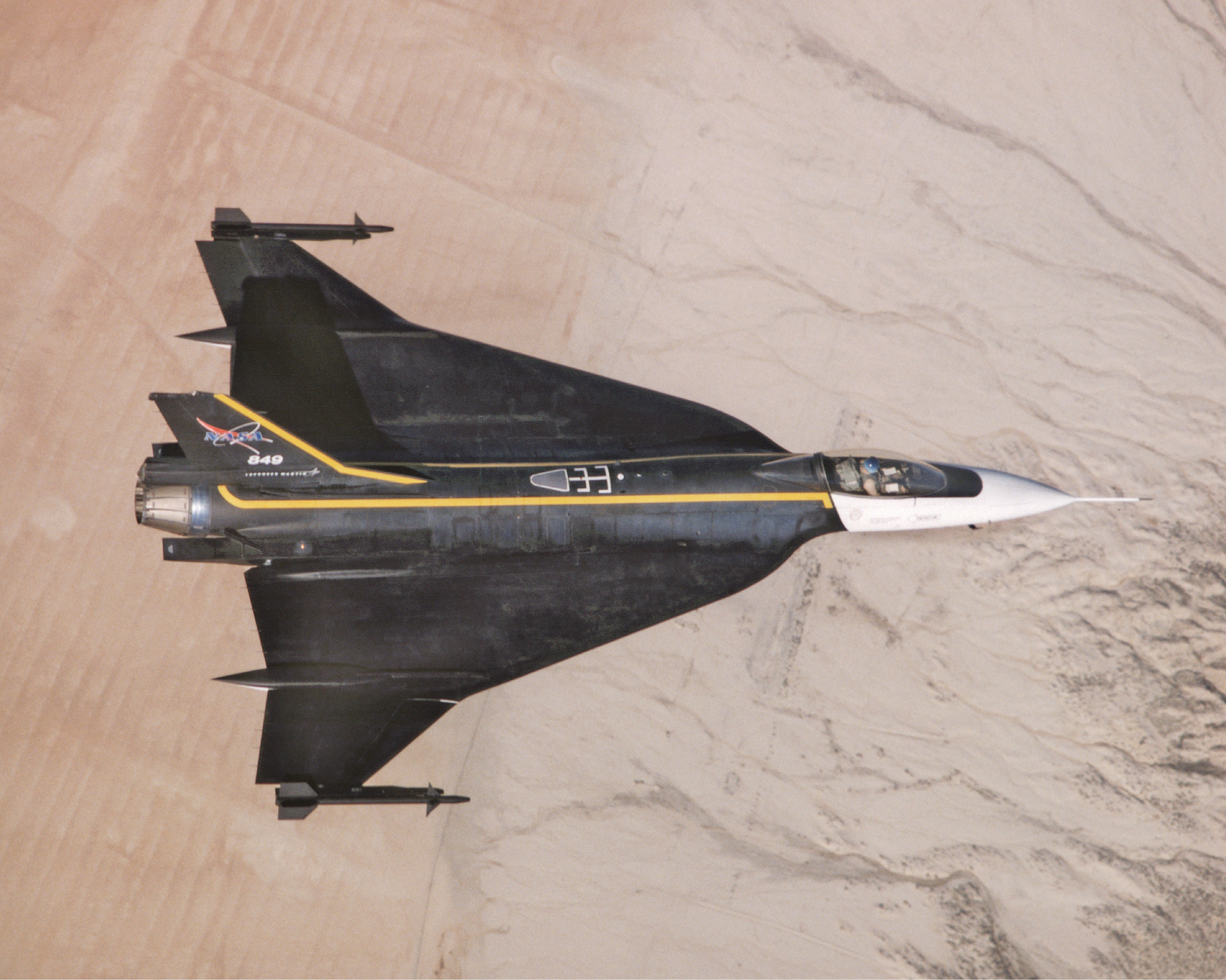 General Dynamics F-16XL