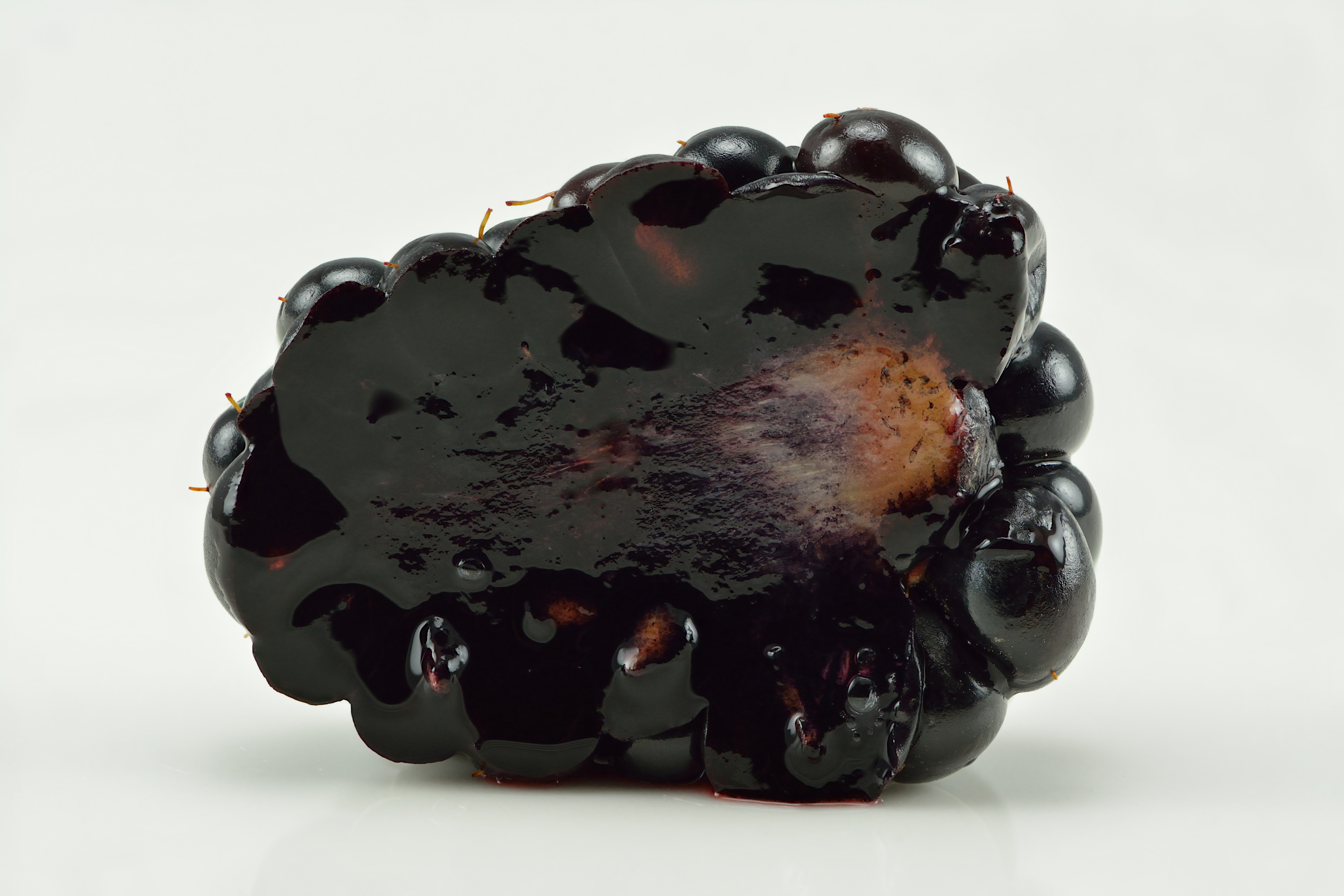 File:Halved blackberry (Rubus fruticosus).jpg - Wikipedia