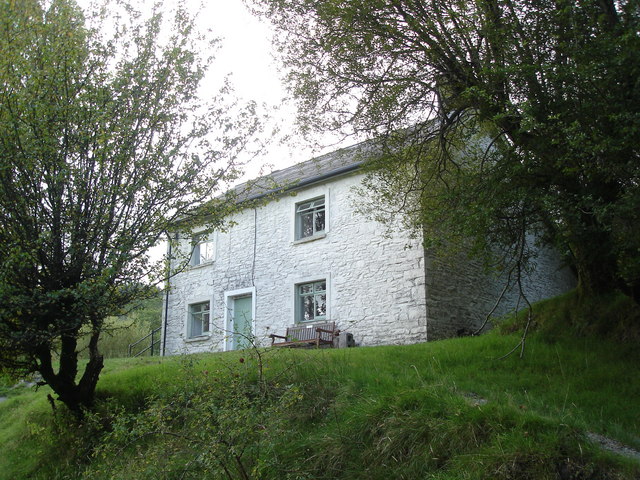 File:Isolated old farmhouse - geograph.org.uk - 545256.jpg