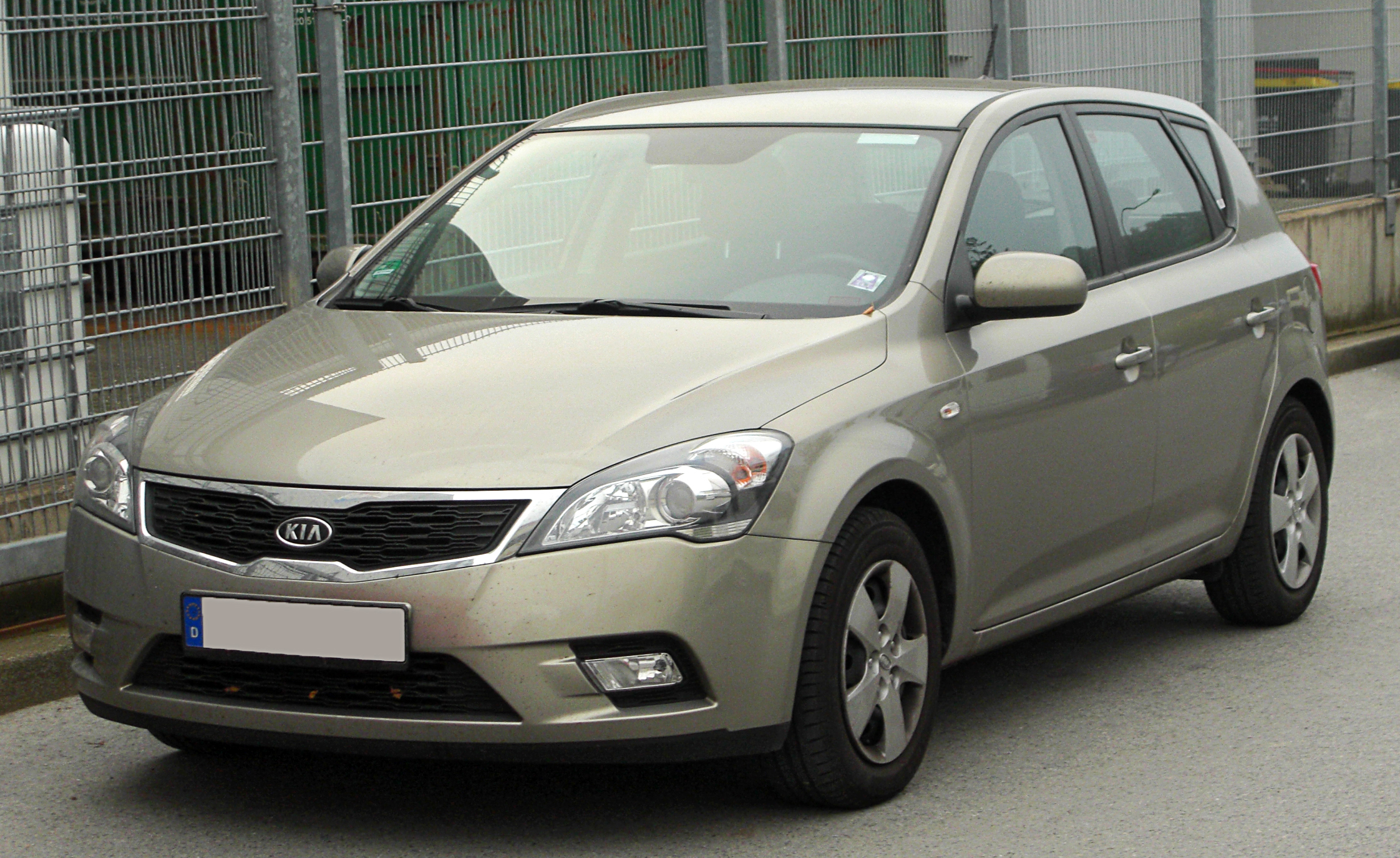 Kia_cee'd_Facelift_front_20101012.jpg