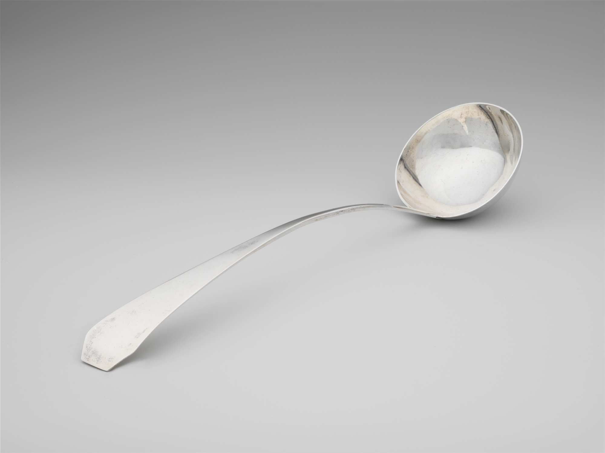 https://upload.wikimedia.org/wikipedia/commons/2/2b/Ladle_MET_DP211936.jpg