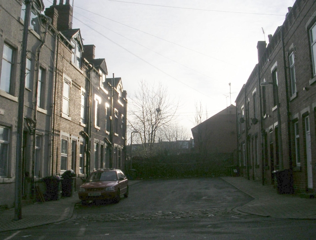 File:Linden Street - Linden Road - geograph.org.uk - 1082745.jpg