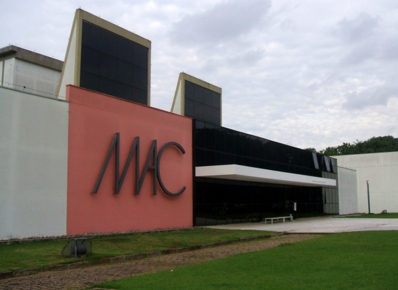 File:MAC-USP, fachada 5.JPG