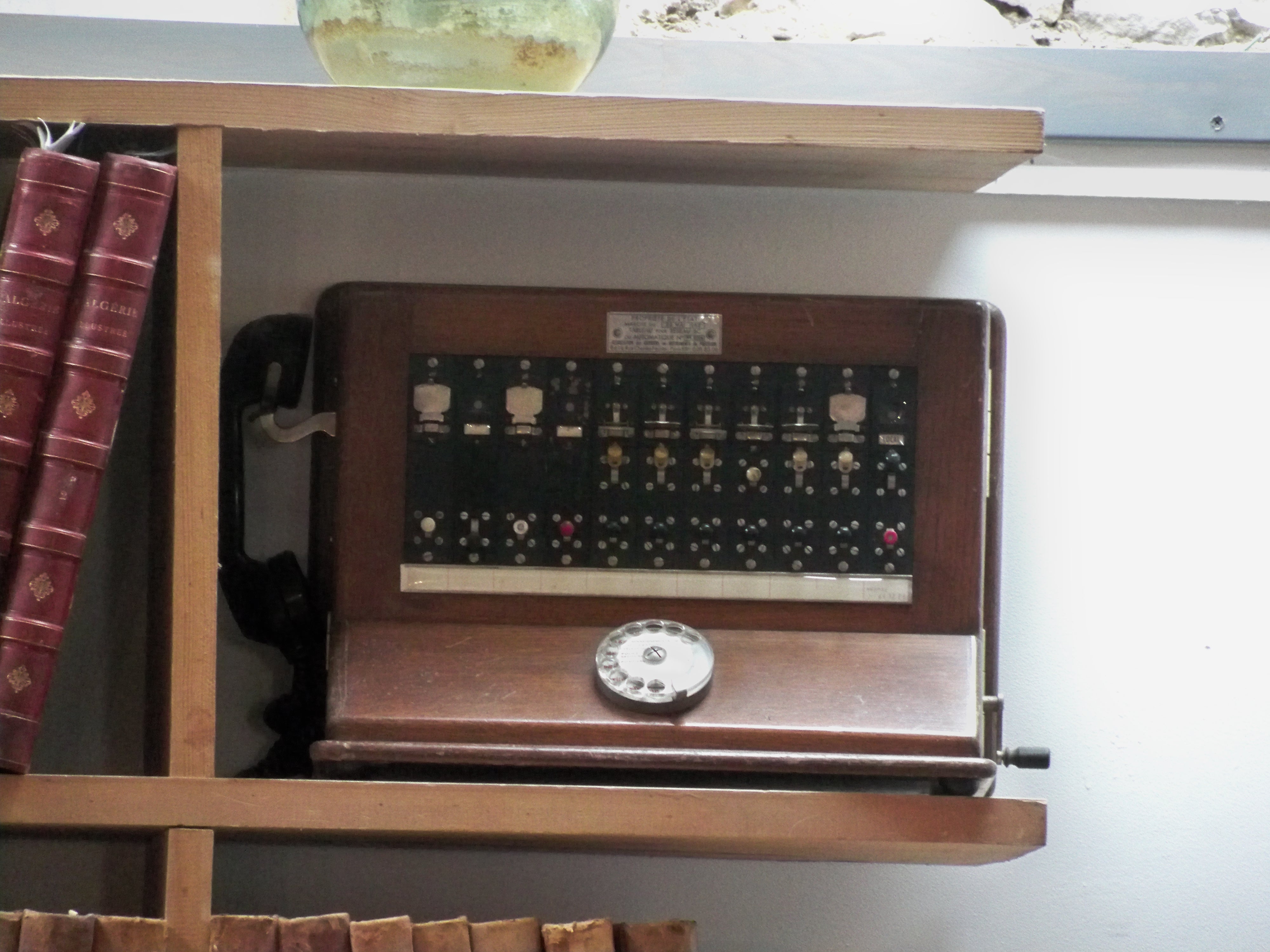 File:Telefono antiguo.JPG - Wikimedia Commons