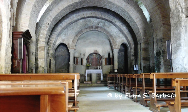 File:Prata di Principato Ultra (AV), 2007, la Basilica paleocristiana dell'Annunziata. (16014653351).jpg