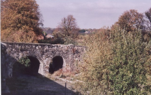 File:Redundant Arches - geograph.org.uk - 1550514.jpg