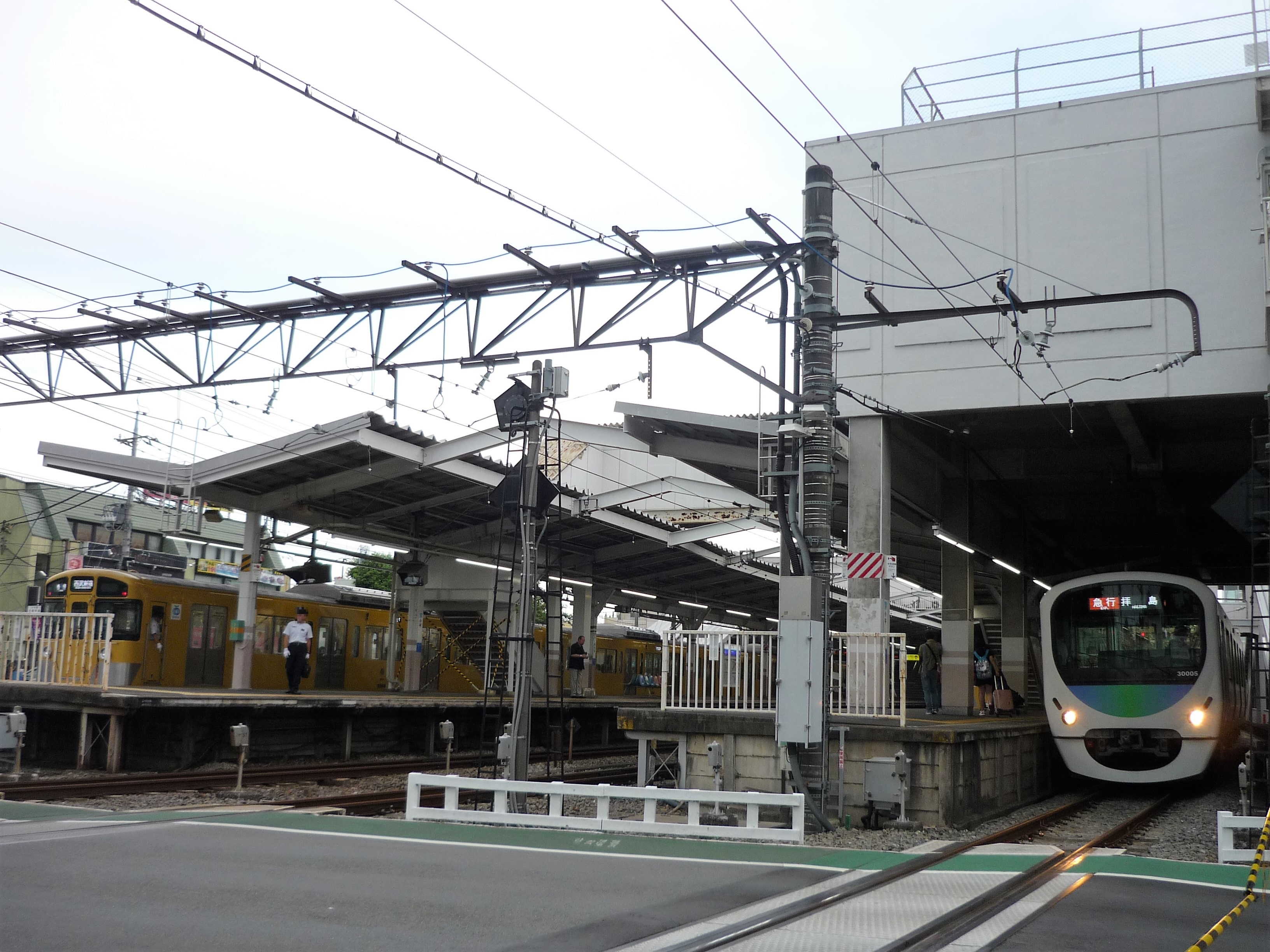 File Seibu At Kodaira Station Jpg Wikimedia Commons