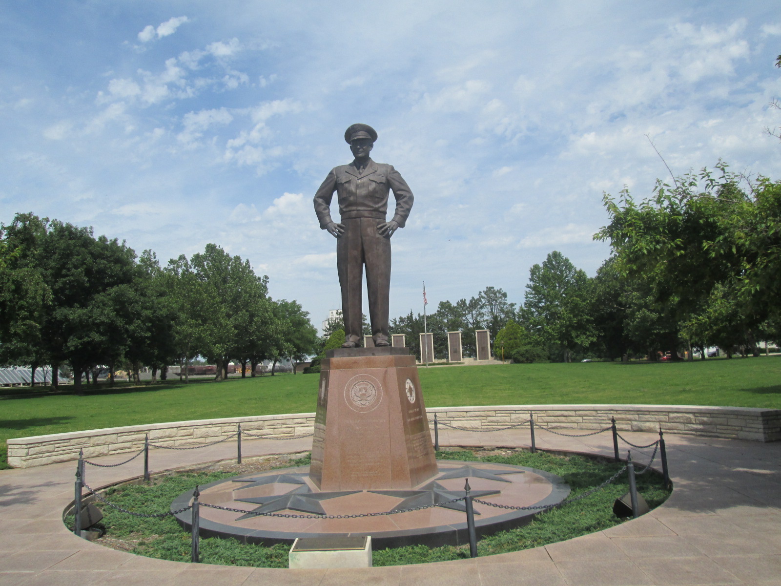 File:Statue of Dwight D. Eisenhower.JPG - Wikimedia Commons