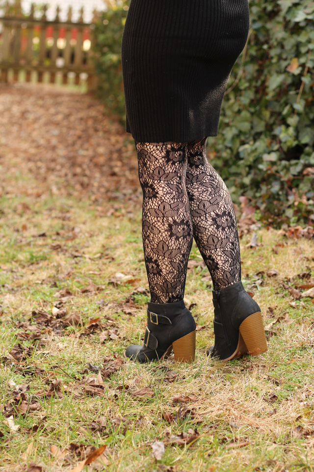File:Turtleneck Bodycon Sweater Dress, Lace Tights, Gold Choker, and Ankle  Boots - Close-up of tights and boots.jpg - Wikimedia Commons