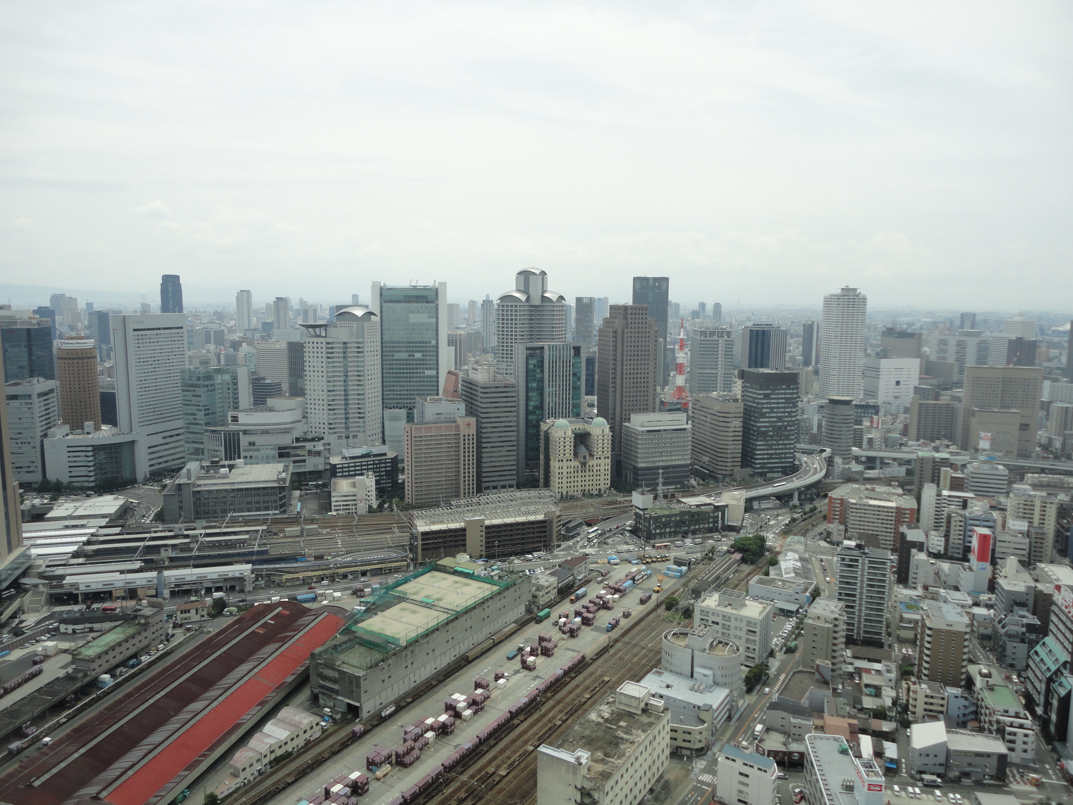 File:梅田スカイビル - panoramio.jpg - Wikimedia Commons