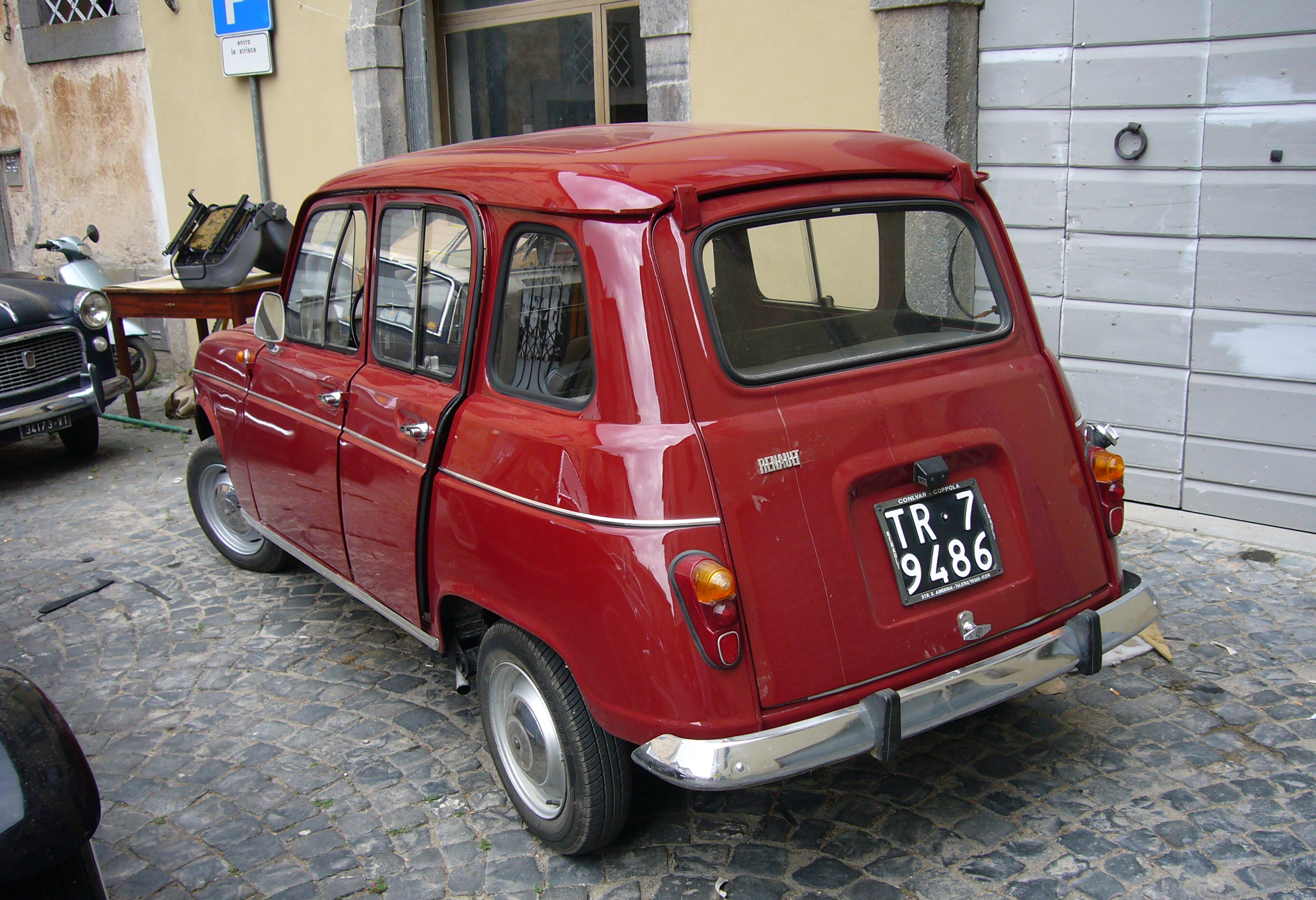 1971_Renault_4_rear.jpg