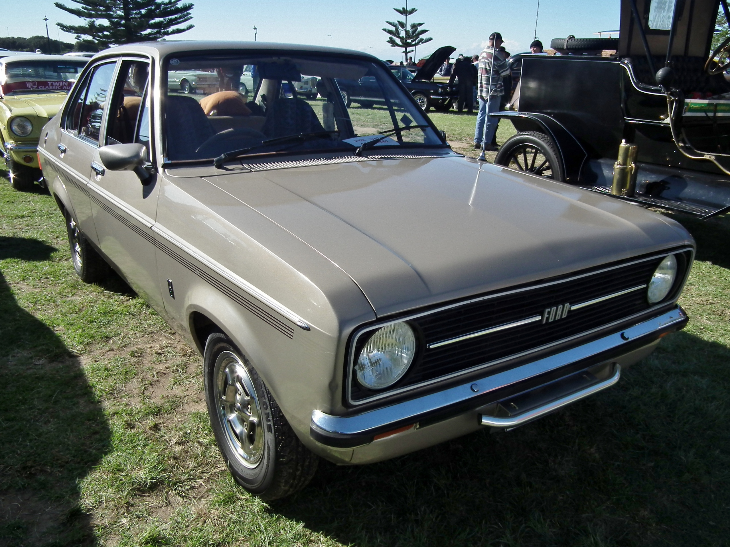 1975 Ford Escort (Mark II) XL 1.3 sedan (8882954827).jpg. 