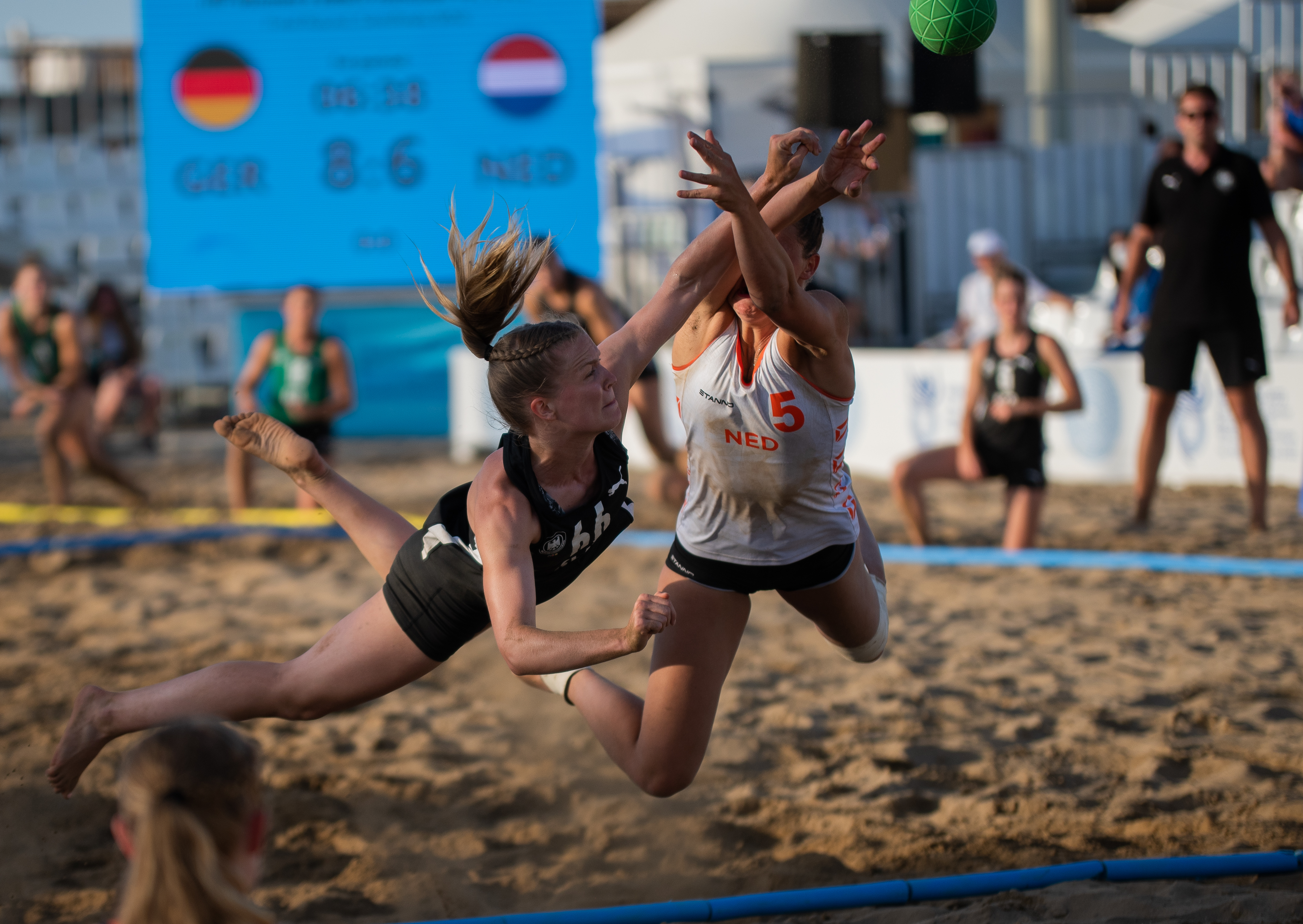 Beach Handball chubby