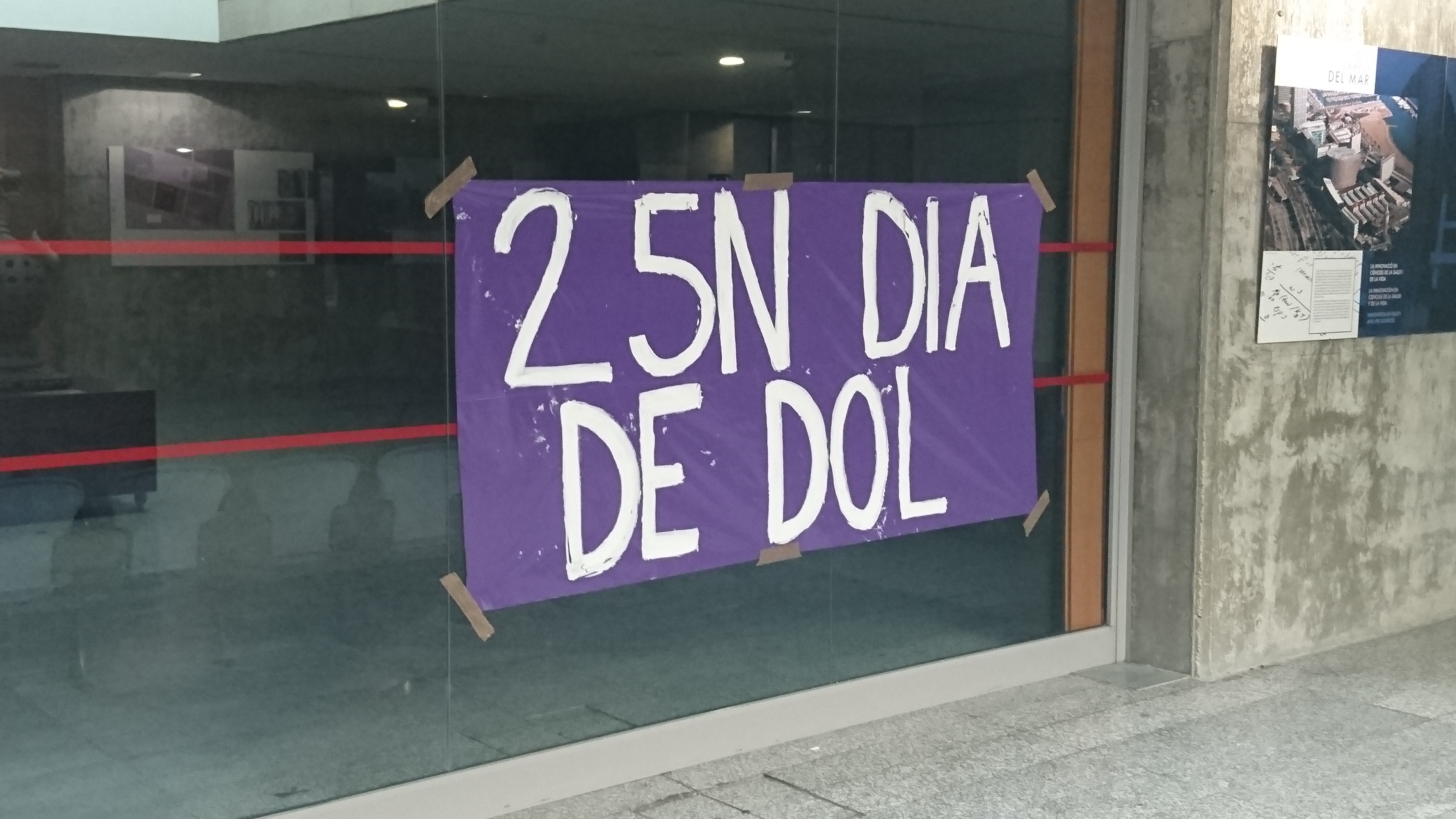 File:25-N 2015 in UPF Ciutadella campus banner 02.jpg - Wikimedia