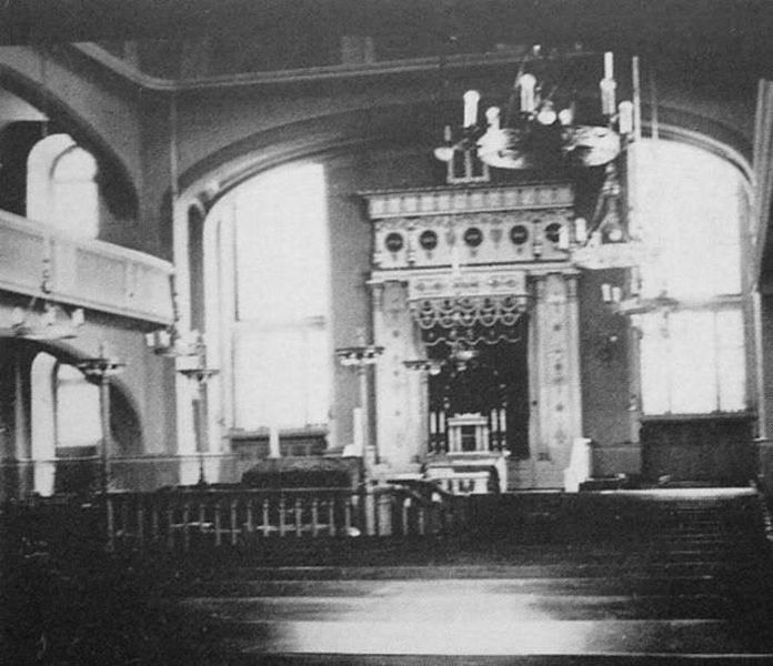 File:696px-Synagoge Weiss Storch02.jpg