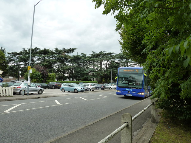 File:71 bus in Straight Road - geograph.org.uk - 2543566.jpg