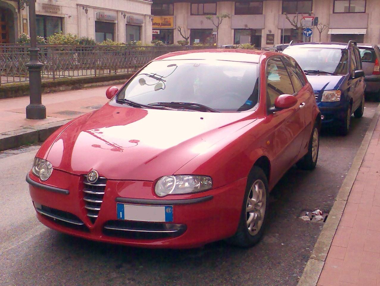 File:Alfa 147 rossa diesel 2002 1.9.jpg - Wikimedia Commons