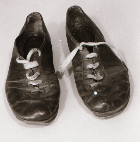 File:Arthur Keily's Running Shoes.jpg - Wikipedia