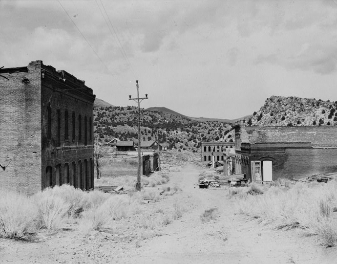 Main Street, General View, Aurora (historical), Mineral County, Nevada. c. 1934 image: HABS—Historic American Buildings Survey of Nevada. Via Wikimedia Commons; in the public domain.