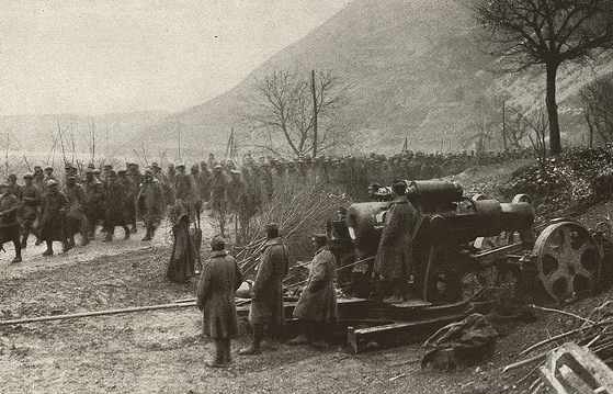 File:Austrian 30.5 cm artillery and Rumanian prisoners.jpg