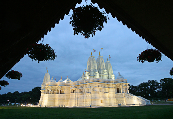 File:BAPS Chicago Mandir 4.jpg