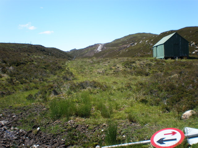 File:Beaters bothy below Carn na Saobhaidhe in Glen Doe - geograph.org.uk - 1368197.jpg