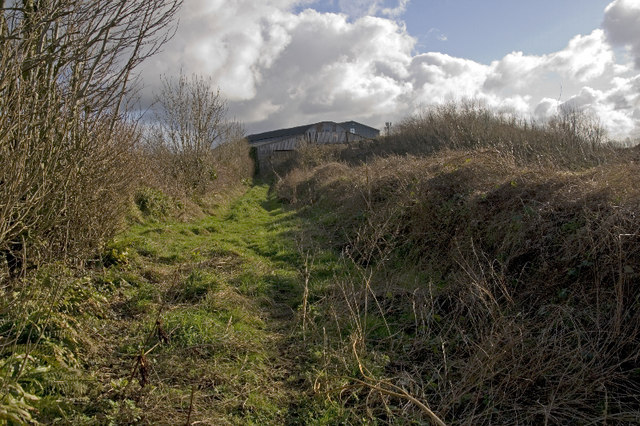 File:Brightwell Farm, footpath leading to Cathole Lane. - geograph.org.uk - 680779.jpg