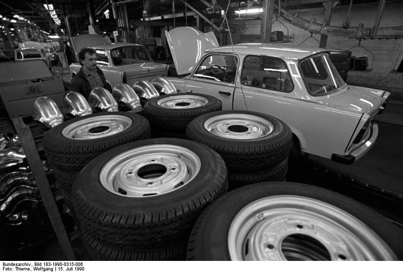 Sachsenring Karosseriemodule GmbH  Bundesarchiv_Bild_183-1990-0315-006%2C_Zwickau%2C_Trabi_ade