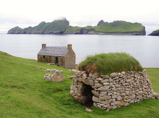 File:Cleit on Hirta - geograph.org.uk - 500946.jpg