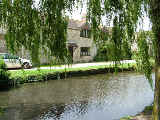 File:Duck pond, Sutton Poyntz - geograph.org.uk - 1230722.jpg