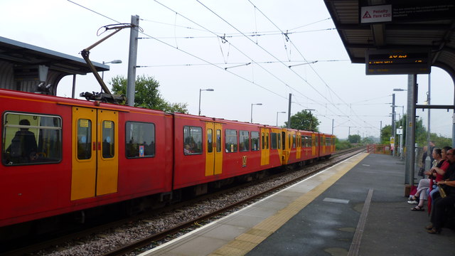 File:East Boldon Metro Station with train - geograph.org.uk - 4130153.jpg