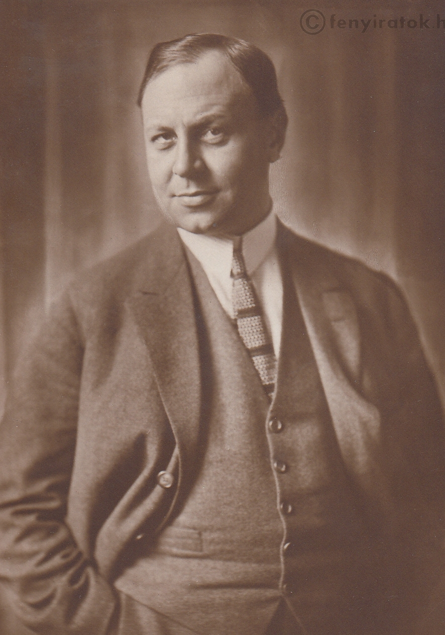 https://upload.wikimedia.org/wikipedia/commons/2/2c/Emil_Jannings.jpg