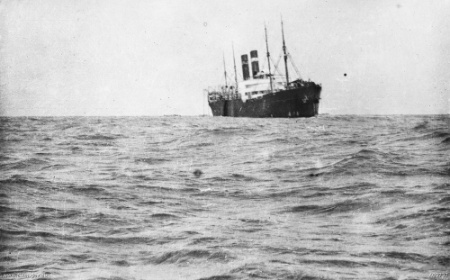 File:HMT Southland after torpedo hit September 1915.jpg