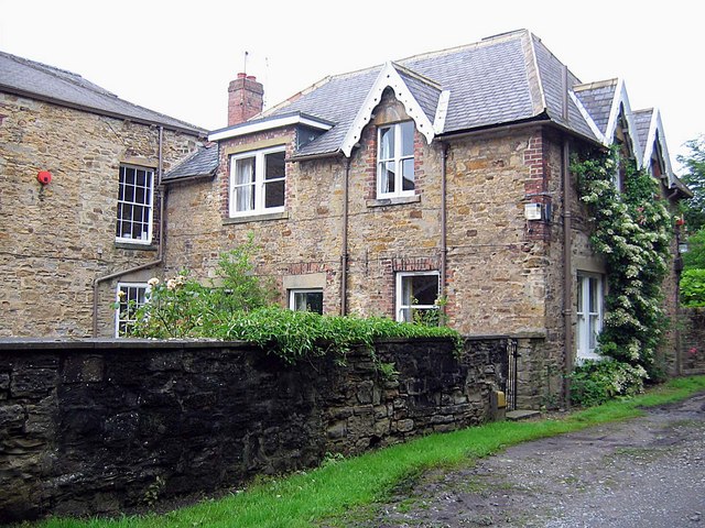 File:Hollingside House - geograph.org.uk - 473608.jpg