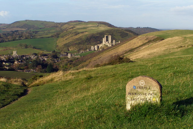 Junction of paths to Corfe Castle - geograph.org.uk - 1026322